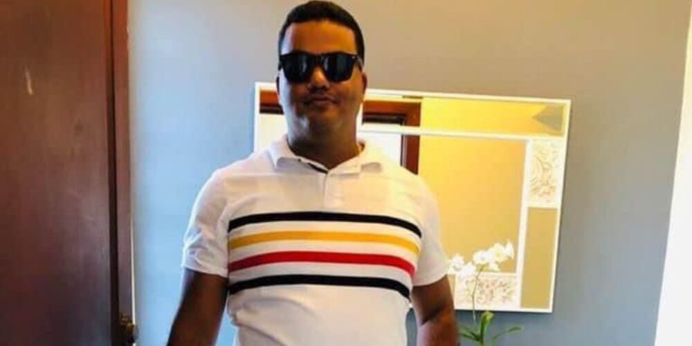 Post-de-Instagram-Feliz-Cumpleanos-Sencillo-Minimalista-Azul-1000-x-500-px-2024-12-03T153441.025