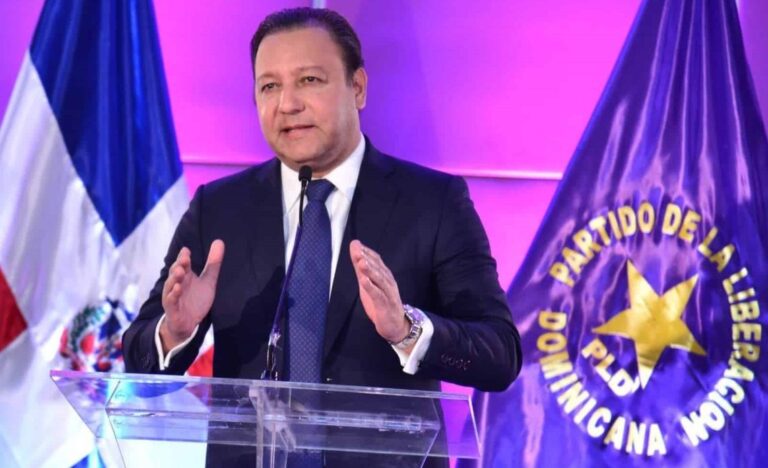 Abel-Martinez-hablando-1140x694