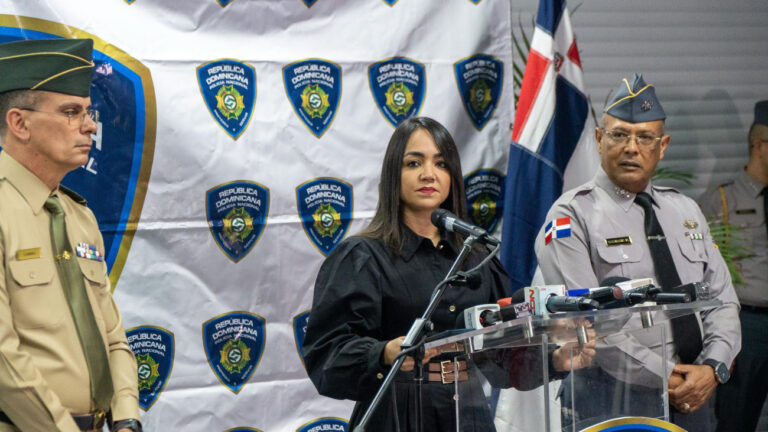 Ministra de Interior y Policía durante la rueda de prensa en el Palacio de la Policía Nacional 27-1-2025