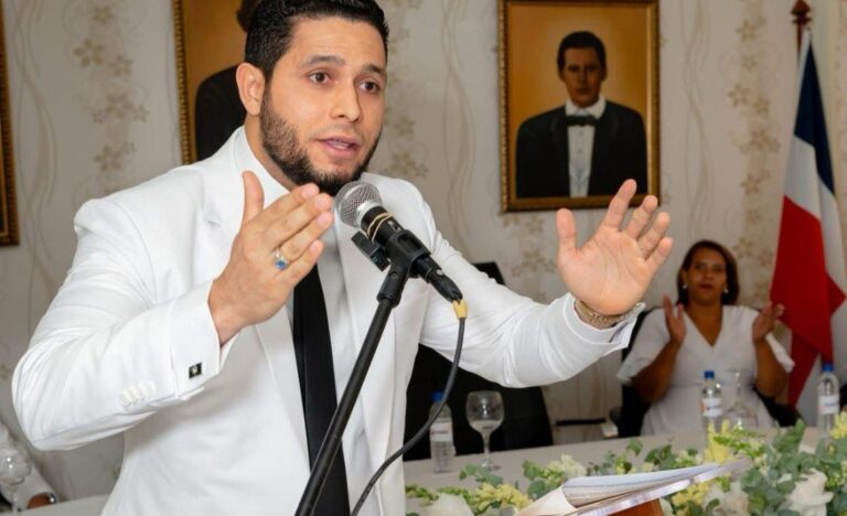 Alcalde-de-la-Otra-Banda-e1740582385944-1140x694