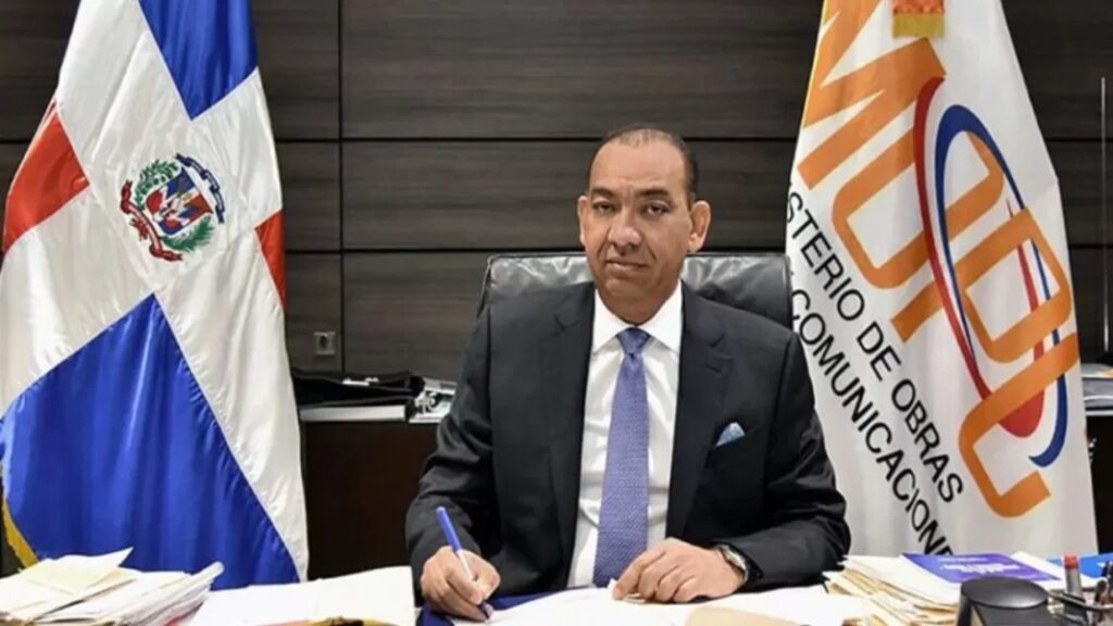 Deligne-Ascencion-en-el-Ministerio-de-Obras-Publicas-y-Comunicaciones-1068x601