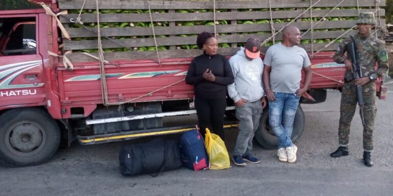 Post-de-Instagram-Feliz-Cumpleanos-Sencillo-Minimalista-Azul-1000-x-500-px-2025-02-06T092045.355