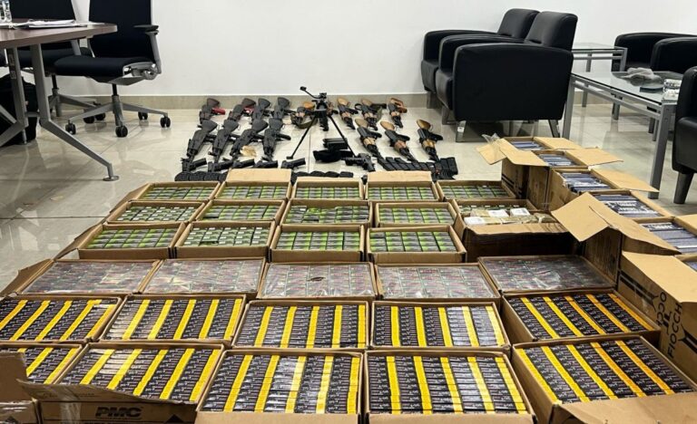 Aduanas-decomisa-drogas-y-armas-1140x694