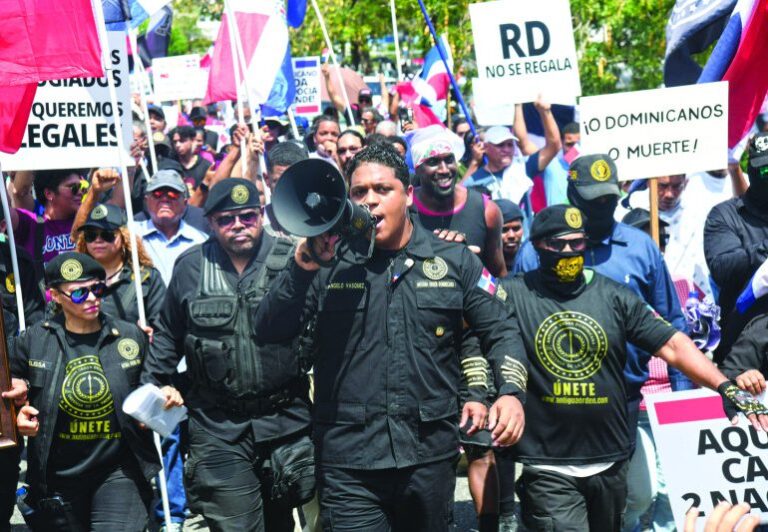 La-Antigua-Orden-Dominicana-marcho-en-rechazo-de-campos-de-refugiados-770x533