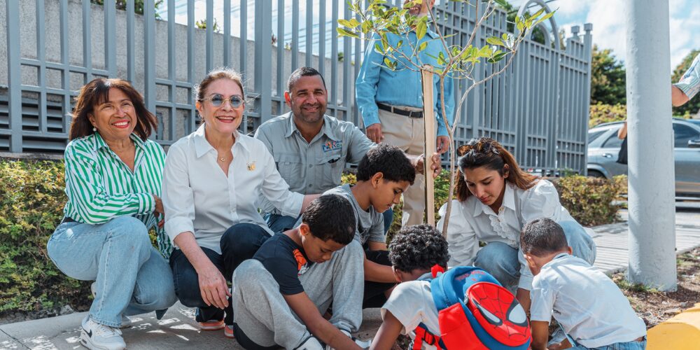 Post-de-Instagram-Feliz-Cumpleanos-Sencillo-Minimalista-Azul-1000-x-500-px-2025-03-31T113654.116