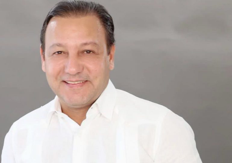 Abel-Martinez-entrega-proyecto-de-ley-e1745247883182-770x540