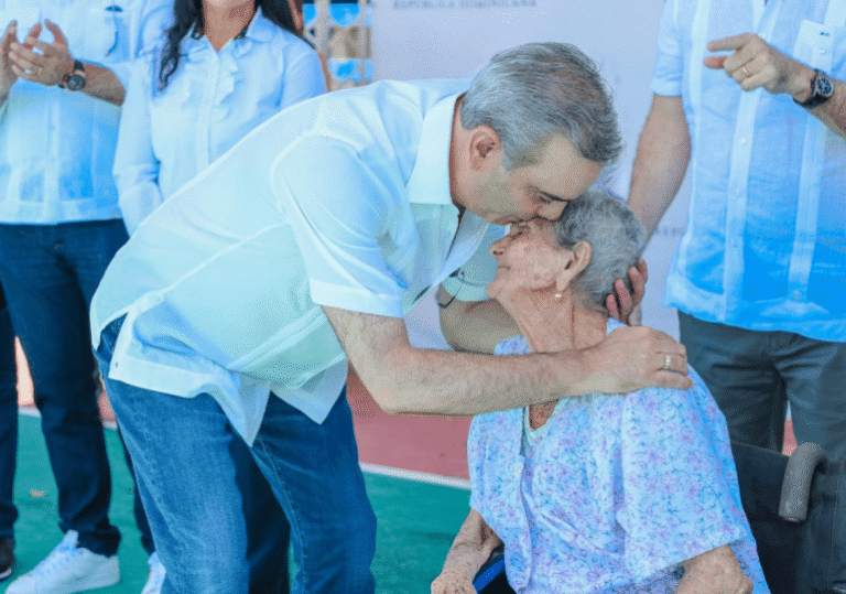 Gobierno-dominicano-otorgo-7925-pensiones-solidarias-770x540