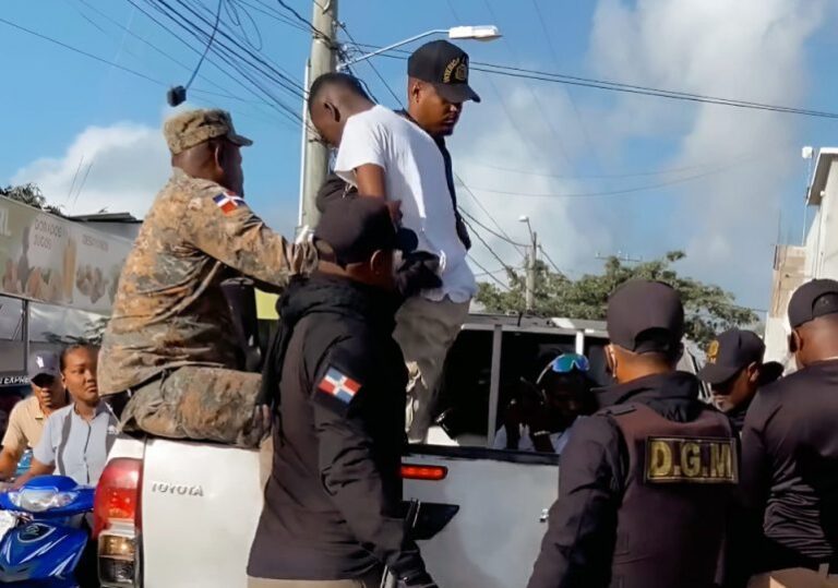 Migracion-detiene-a-mas-de-100-haitianos-en-operativos-en-Friusa-y-Veron-770x540