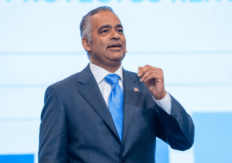 Ministro-Joel-Santos-resalta-incremento-del-54-de-energia-termica-770x540