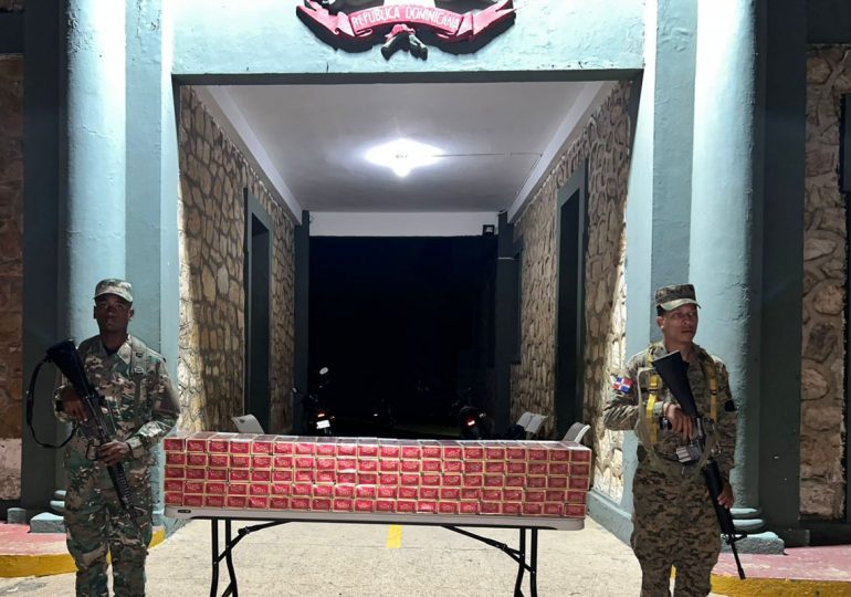 En-Elias-Pina-dejan-abandonado-haitiano-con-100-paquetes-de-cigarrillos-de-contrabando-770x540