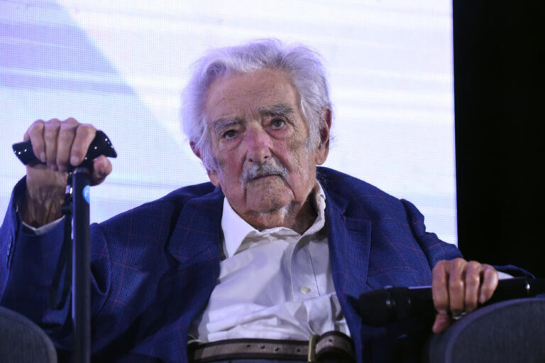 Muere-Mujica