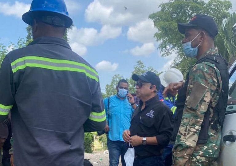 PGASE-y-EDEESTE-ejecutan-operativo-para-combatir-irregularidades-electricas-en-Santo-Domingo-Norte-770x540