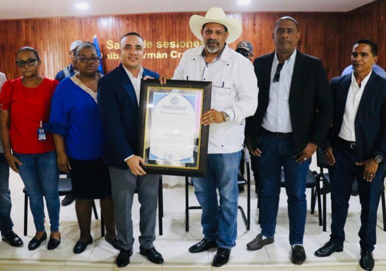 Piden-a-alcaldes-imitar-acciones-de-Santiago-Riveron-en-contra-de-indocumentados-haitianos-770x540