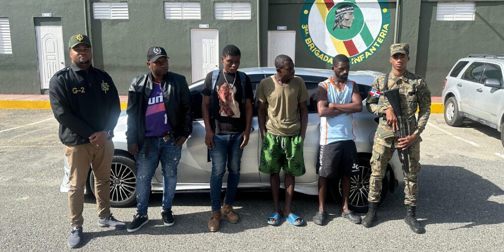 Post-de-Instagram-Feliz-Cumpleanos-Sencillo-Minimalista-Azul-1000-x-500-px-2025-05-30T085824.421