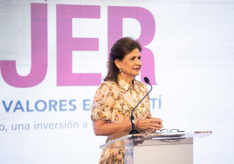 Raquel-Pena-El-liderazgo-no-tiene-genero-y-la-libertad-financiera-no-debe-ser-un-privilegio-770x540