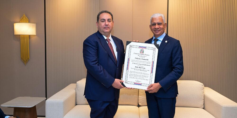 Post-de-Instagram-Feliz-Cumpleanos-Sencillo-Minimalista-Azul-1000-x-500-px-2025-06-11T101350.274