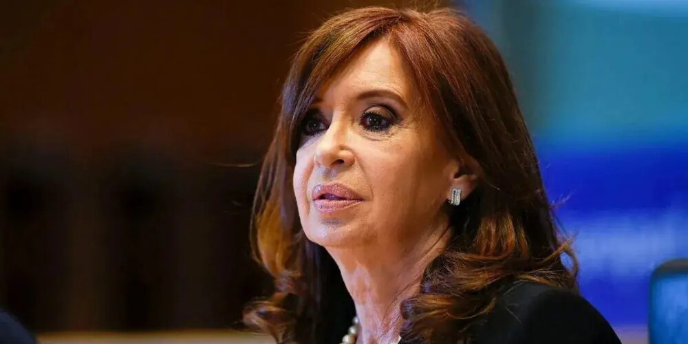 Post-de-Instagram-Feliz-Cumpleanos-Sencillo-Minimalista-Azul-1000-x-500-px-2025-06-11T102358.298