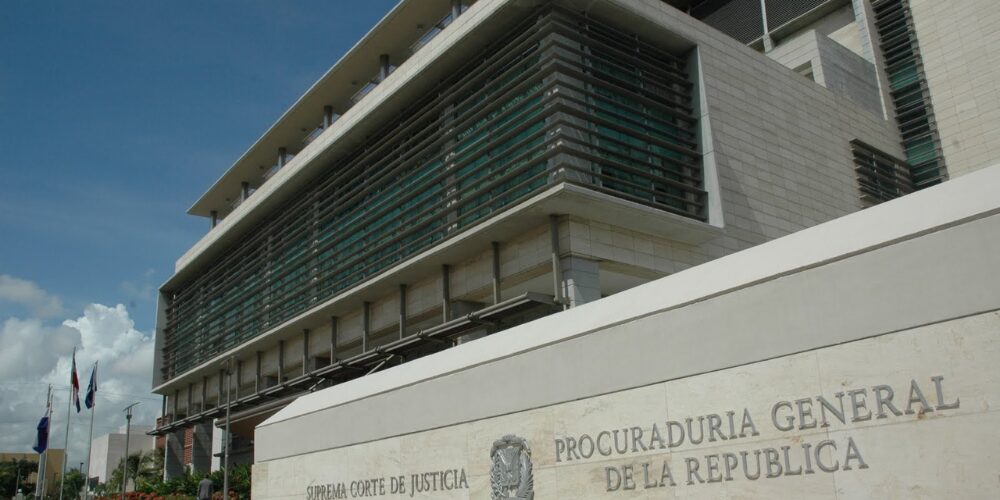 Post-de-Instagram-Feliz-Cumpleanos-Sencillo-Minimalista-Azul-1000-x-500-px-2025-06-24T094214.180