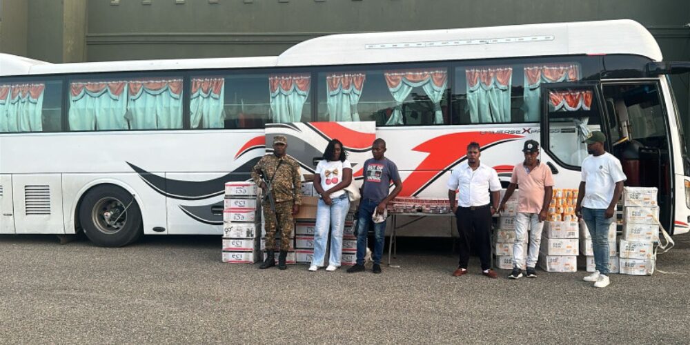 Post-de-Instagram-Feliz-Cumpleanos-Sencillo-Minimalista-Azul-1000-x-500-px-24