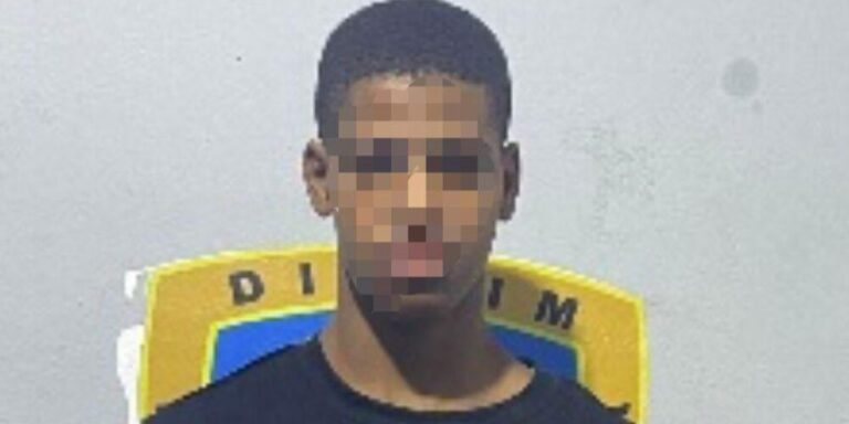 Post-de-Instagram-Feliz-Cumpleanos-Sencillo-Minimalista-Azul-1000-x-500-px-26