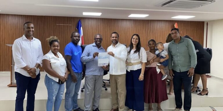 Post-de-Instagram-Feliz-Cumpleanos-Sencillo-Minimalista-Azul-1000-x-500-px-40-1