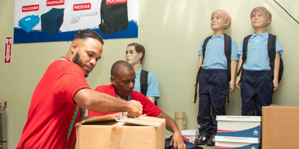 Post-de-Instagram-Feliz-Cumpleanos-Sencillo-Minimalista-Azul-1000-x-500-px-5