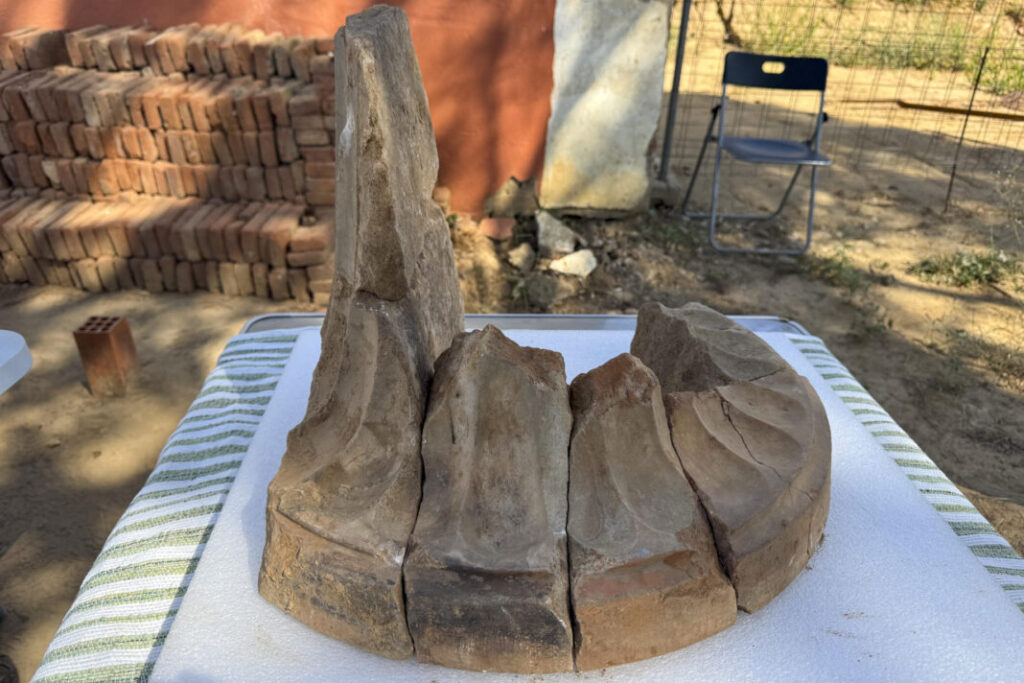 Hallan en España el altar de mármol griego más antiguo del Mediterráneo occidental