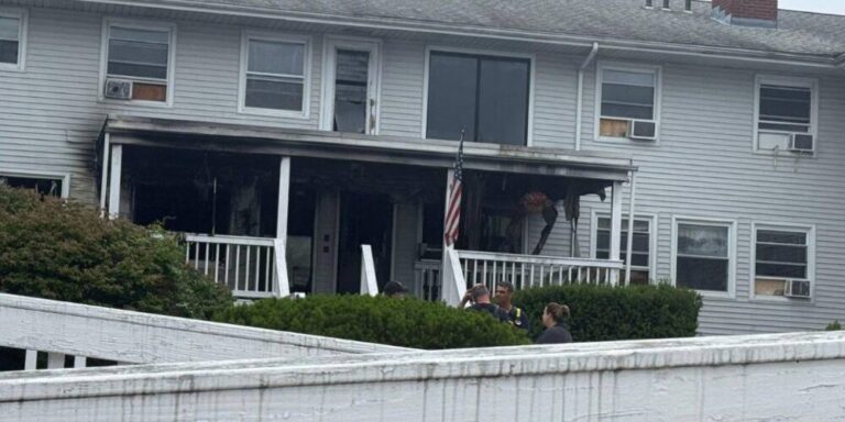 Copia-de-Post-de-Instagram-Feliz-Cumpleanos-Sencillo-Minimalista-Azul-1000-x-500-px-1-1