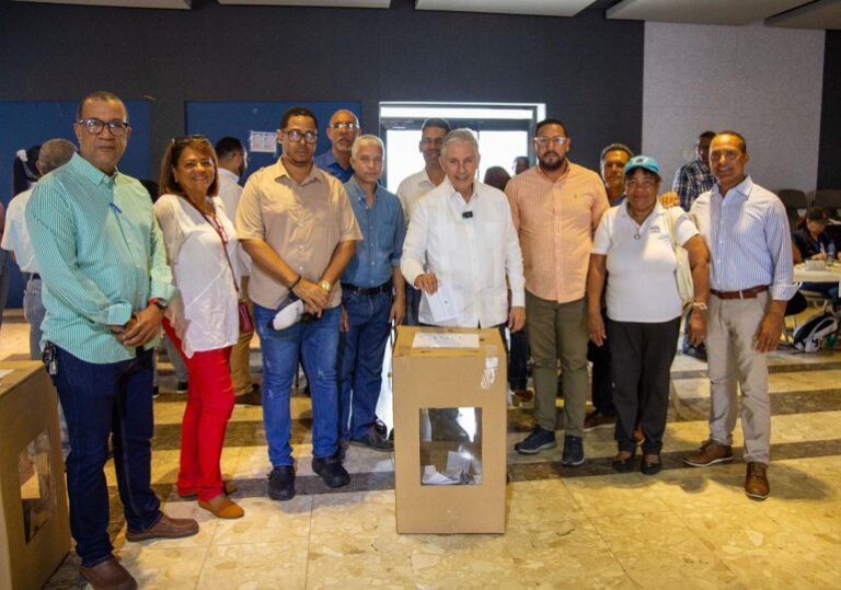 Freddy-Perez-encabeza-acto-de-fuerza-en-elecciones-del-CODIA-junto-a-lideres-gremiales-770x540