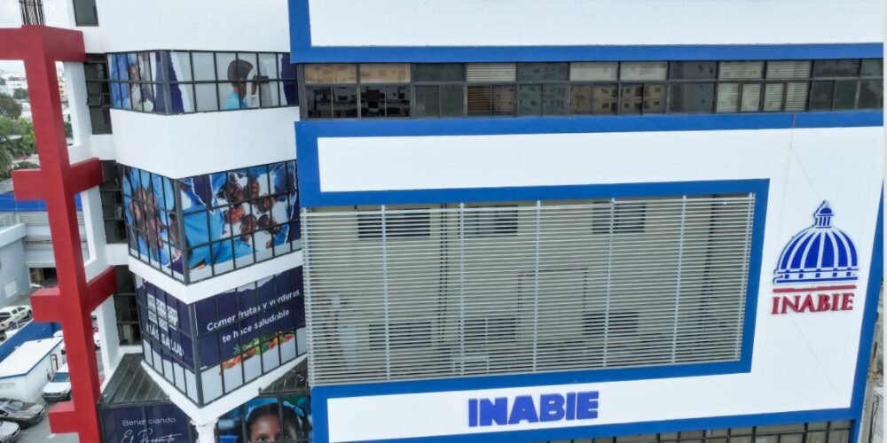 Post-de-Instagram-Feliz-Cumpleanos-Sencillo-Minimalista-Azul-1000-x-500-px-2025-03-16T135214.508