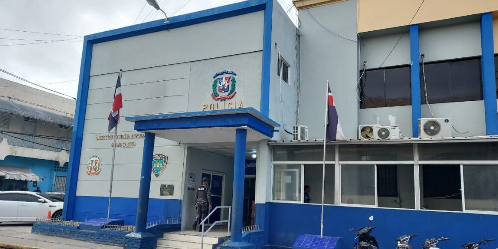 Post-de-Instagram-Feliz-Cumpleanos-Sencillo-Minimalista-Azul-1000-x-500-px-2025-07-08T090332.715