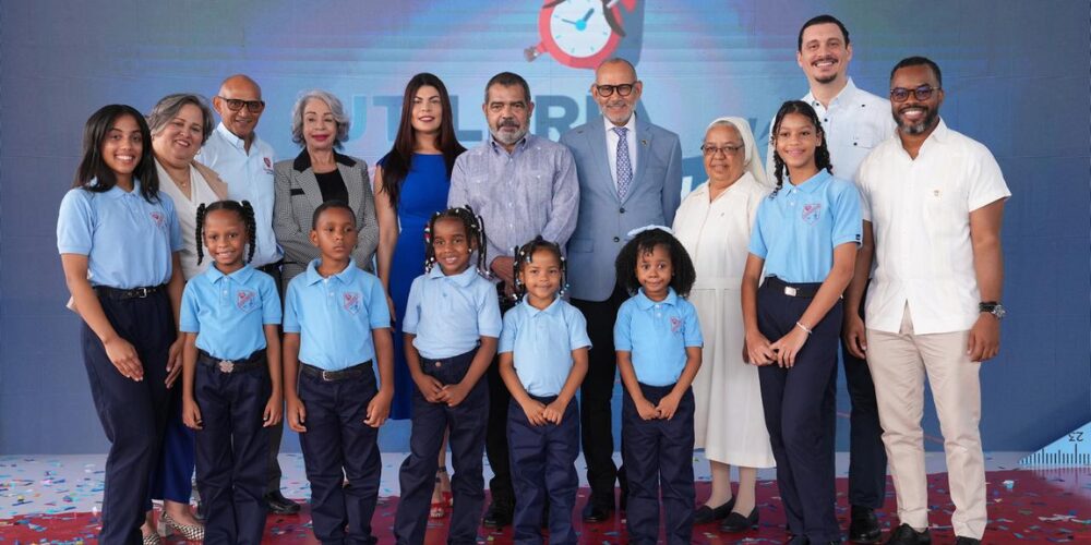 Post-de-Instagram-Feliz-Cumpleanos-Sencillo-Minimalista-Azul-1000-x-500-px-2025-07-09T091014.727