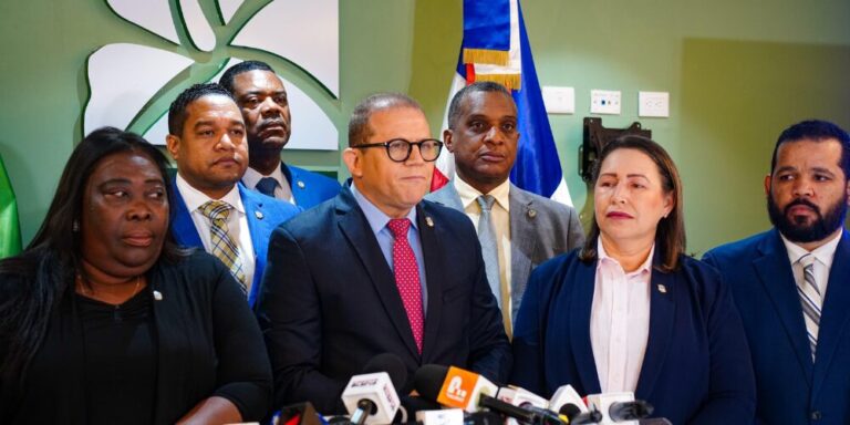 Post-de-Instagram-Feliz-Cumpleanos-Sencillo-Minimalista-Azul-1000-x-500-px-2025-07-09T124213.343