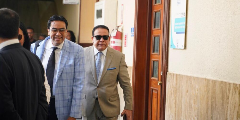 Copia-de-Post-de-Instagram-Feliz-Cumpleanos-Sencillo-Minimalista-Azul-1000-x-500-px-17-2