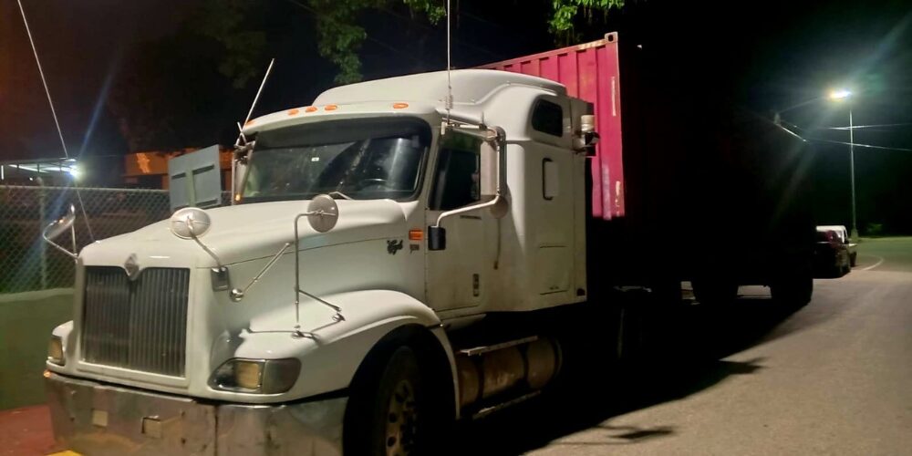 Copia-de-Post-de-Instagram-Feliz-Cumpleanos-Sencillo-Minimalista-Azul-1000-x-500-px-39