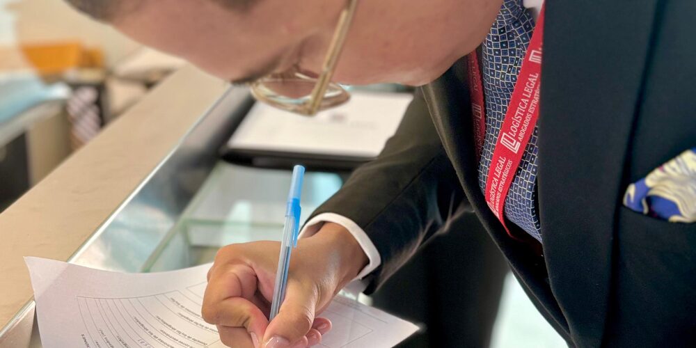 Copia-de-Post-de-Instagram-Feliz-Cumpleanos-Sencillo-Minimalista-Azul-1000-x-500-px-59