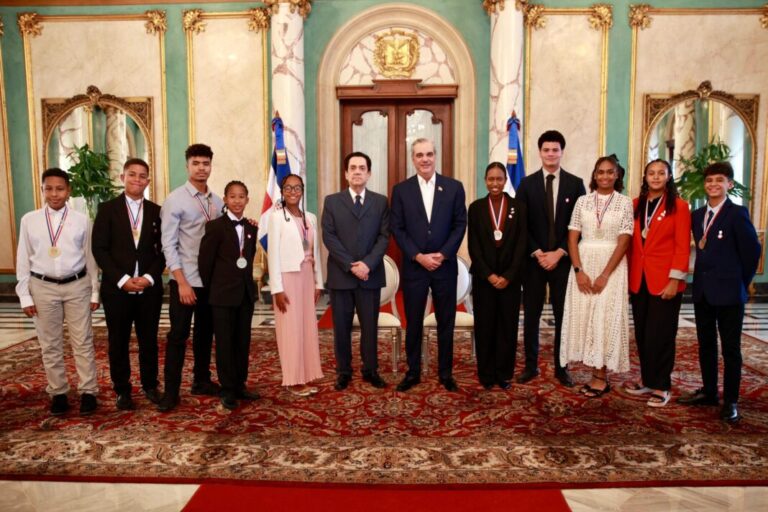 VISITA-AL-PRESIDENTE-1068x712