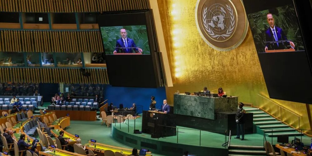 Copia-de-Post-de-Instagram-Feliz-Cumpleanos-Sencillo-Minimalista-Azul-1000-x-500-px-2025-09-24T080106.389