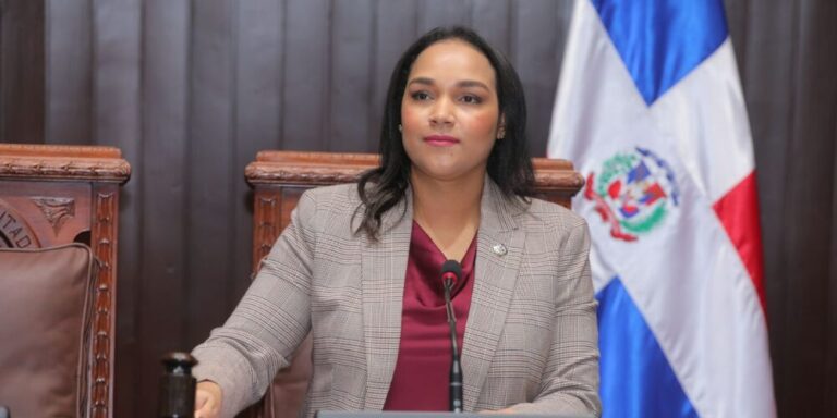 Copia-de-Post-de-Instagram-Feliz-Cumpleanos-Sencillo-Minimalista-Azul-1000-x-500-px-2025-09-30T152607.317