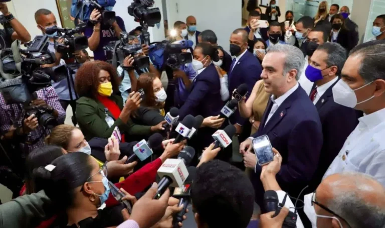 Periodistas-con-Abi-1140x674