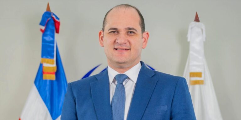 Copia-de-Post-de-Instagram-Feliz-Cumpleanos-Sencillo-Minimalista-Azul-1000-x-500-px-2025-10-03T120045.358