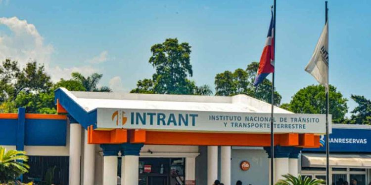 INTRANT-iniciara-este-lunes-la-Encuesta-de-Movilidad-2025-para-seguir-mejorando-el-transito-en-Santo-Domingo-750x375