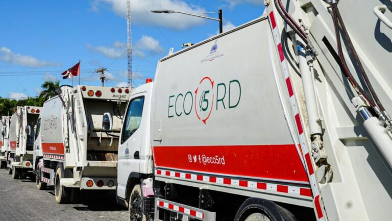 322-alcaldia-del-distrito-nacional-y-unidad-ejecutora-eco5rd-inician-la-ruta-de-la-limpieza-navidena-5772-1068x602