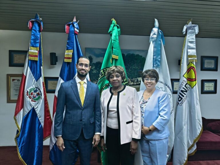 ADOFEM-juramentacion-2-1068x801