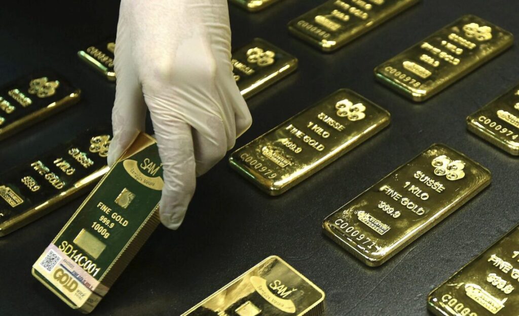 El oro supera, por primera vez en su historia, los 4.500 dólares, y la plata los 72 dólares