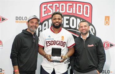 junior-caminero-recibe-el-anillo-de-jose-miguel-bonetti-y-eduardo-najri-c3a3b021-focus-min0.02-0.44-375-240