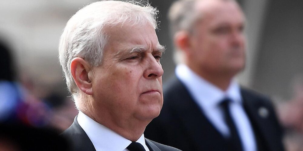 Copia-de-Copia-de-Post-de-Instagram-Feliz-Cumpleanos-Sencillo-Minimalista-Azul-1000-x-500-px-23