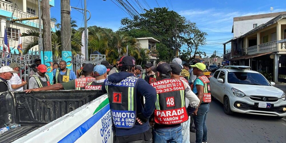 Copia-de-Post-de-Instagram-Feliz-Cumpleanos-Sencillo-Minimalista-Azul-1000-x-500-px-2026-01-17T090219.472