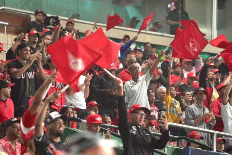 Fans-del-Escogido-Campeones-1068x713