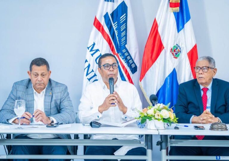 Liga-Municipal-Dominicana-reporta-avances-significativos-en-la-segunda-gestion-de-Victor-DAza-770x540